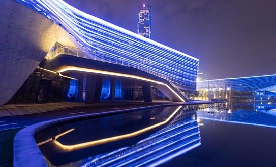 樓體亮化工程：開(kāi)啟城市夜景夢(mèng)幻之旅