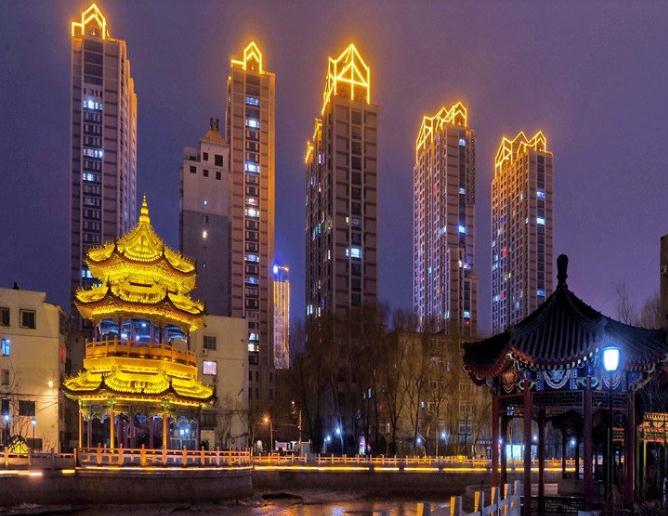 以下幾個標題供您參考：
1. 大樓亮化照明打造城市魅力夜景
2. 城市夜景：大樓亮化照明魅力凸顯
3. 魅力之光！大樓亮化照亮城市夜景