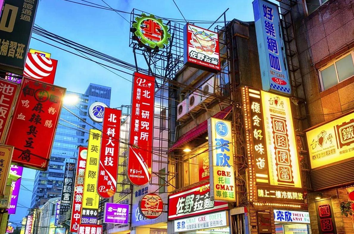 商業(yè)街道廣告招牌：提升商業(yè)形象關(guān)鍵利器