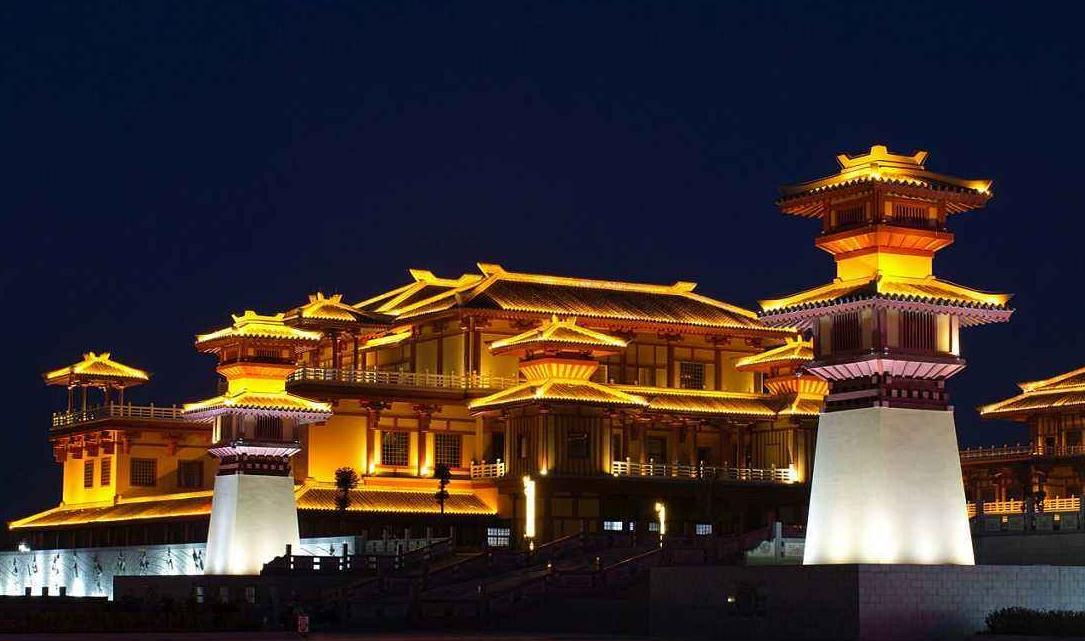 以下幾個(gè)標(biāo)題供您參考：
1. 專業(yè)打造戶外亮化工程，點(diǎn)亮城市夜景
2. 聚焦戶外亮化工程，助力城市夜景升級(jí)
3. 優(yōu)質(zhì)戶外亮化工程，塑造美好城市夜景