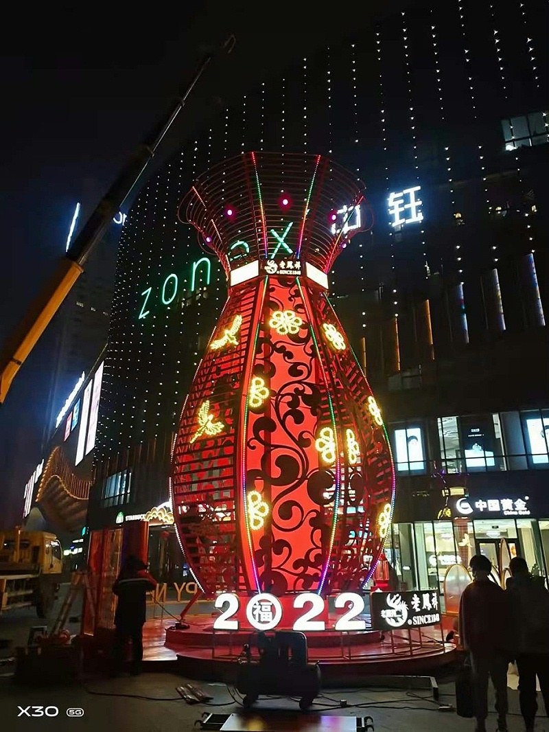 景觀雕塑設(shè)計(jì)公司：卡通雕塑不同樣式有哪些-蘇昌標(biāo)識(shí)，行業(yè)經(jīng)驗(yàn)15年，為400+企業(yè)或市政單位提供標(biāo)識(shí)系統(tǒng)解決方案。
