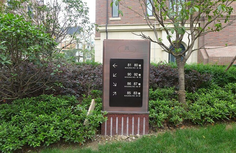 標(biāo)識標(biāo)牌公司：物業(yè)小區(qū)標(biāo)識牌分類介紹-蘇昌標(biāo)識，行業(yè)經(jīng)驗15年，為400+企業(yè)或市政單位提供標(biāo)識系統(tǒng)解決方案。