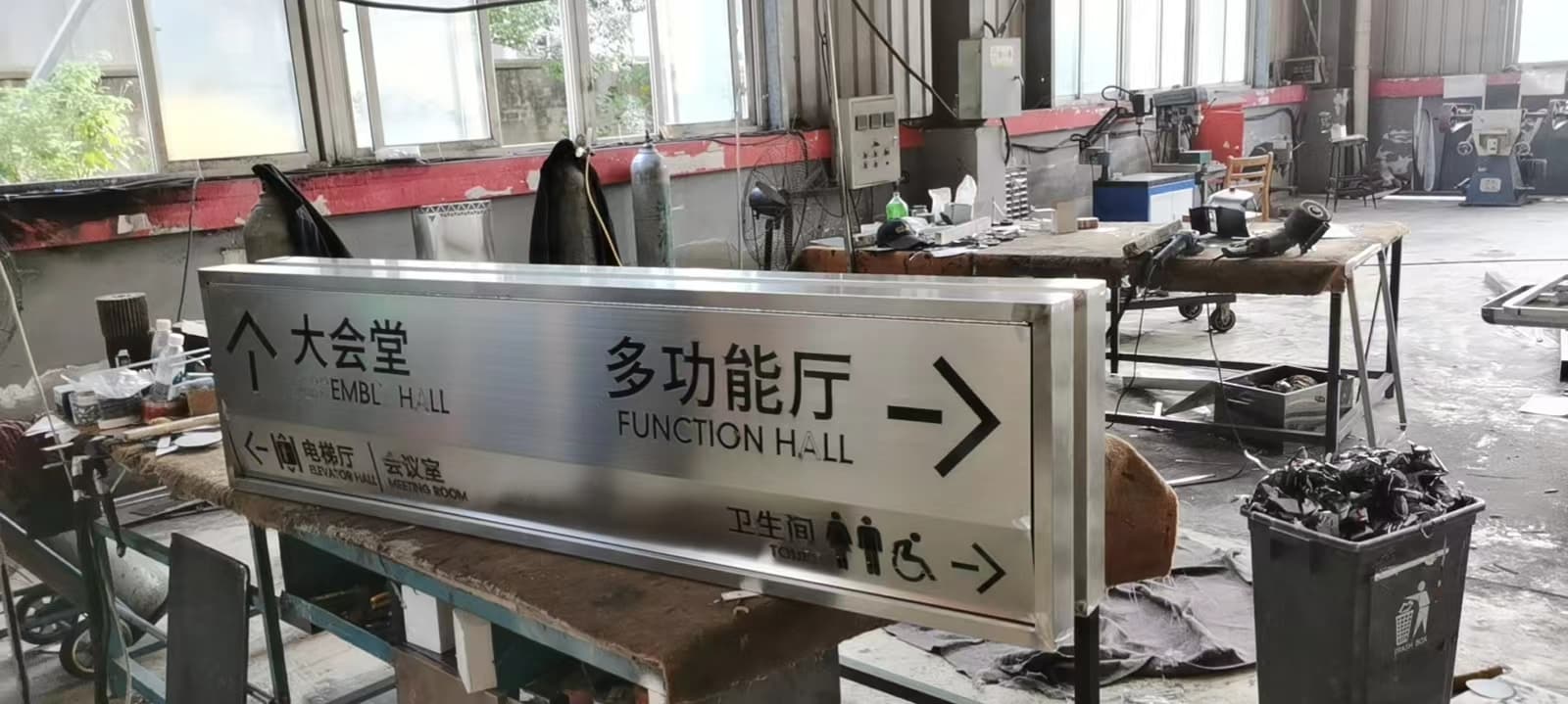 上海逸衡酒店標(biāo)識牌
